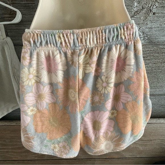 Terry Cloth shorts (lot of two) beige and floral print size small (G1) 3”inseam - Picture 6 of 6